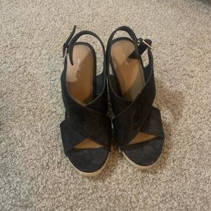 black wedges